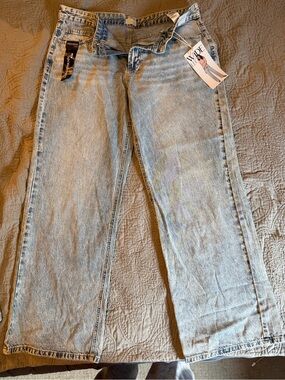 Light Wash Wide Leg Women’s Jeans - simple society NWT